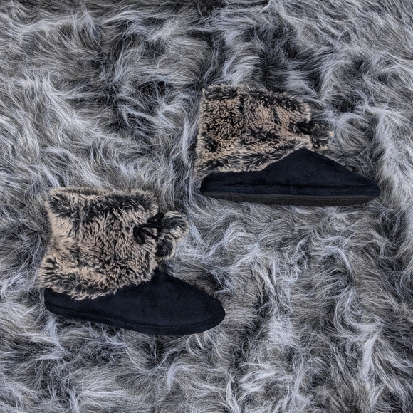 AIRWALK Black Furry Boots Sizes 5-6 - Picture 2 of 8